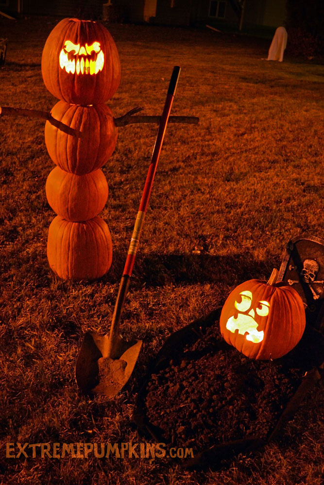 The Grave Digger and Victim Pumpkin Scene